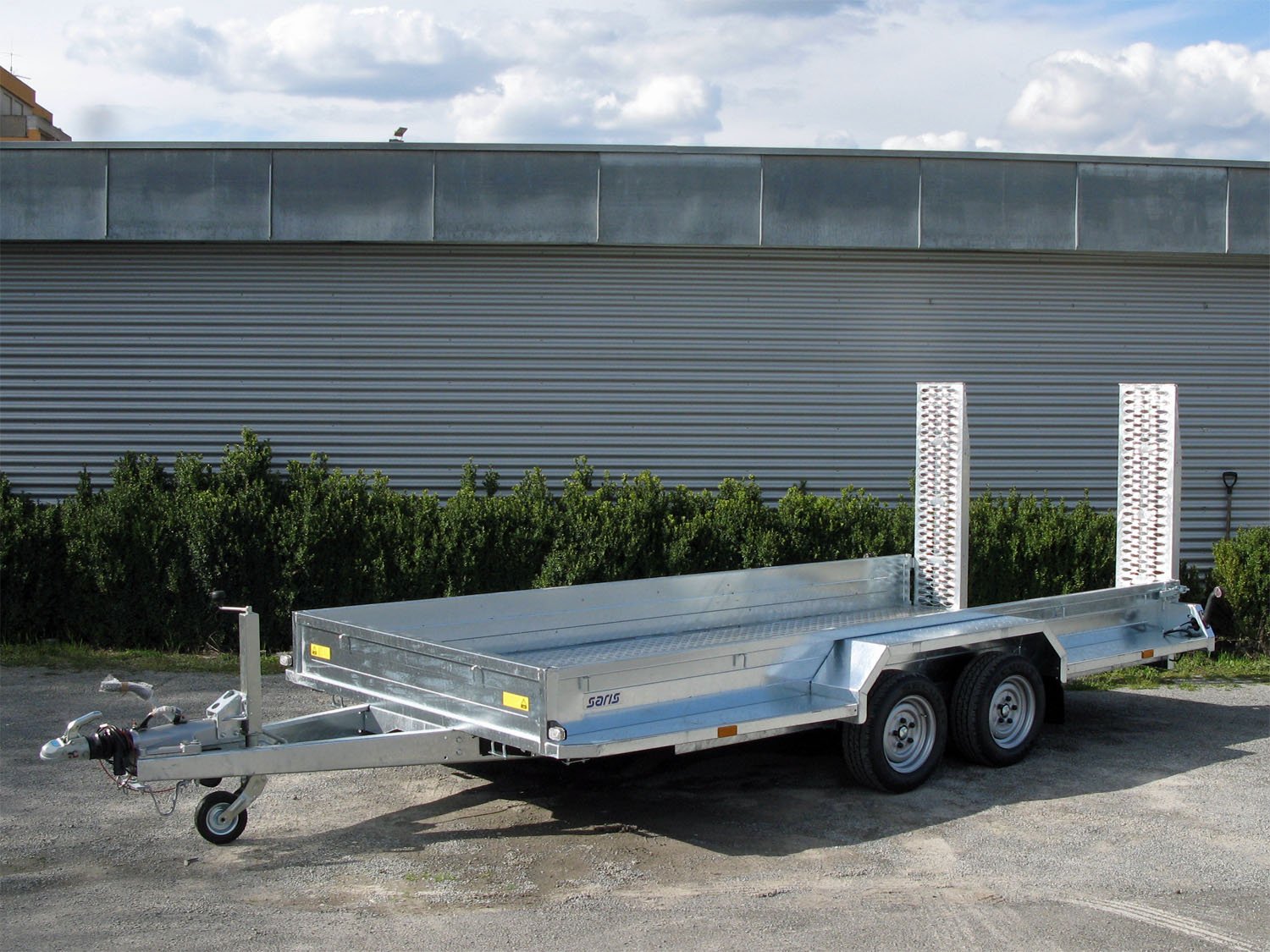 Saris Maschinentransporter MG 406 184 3500 2 – HV Deichsel incl. Rampen – Ladefläche 406 × 184 cm – 3500 kg – Tandemachser – Ansicht 3