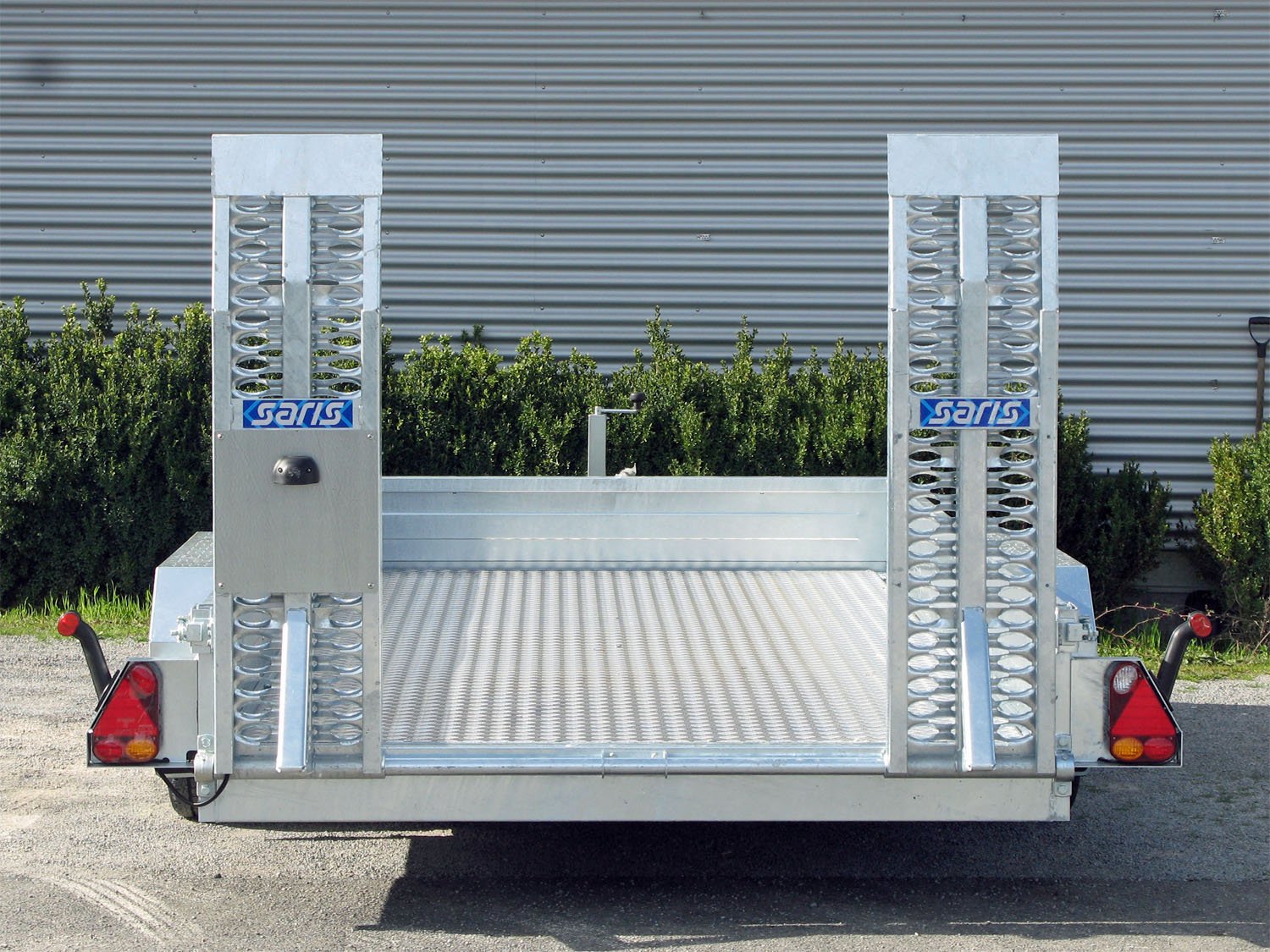 Saris Maschinentransporter MG 406 184 3500 2 – HV Deichsel incl. Rampen – Ladefläche 406 × 184 cm – 3500 kg – Tandemachser – Ansicht 4
