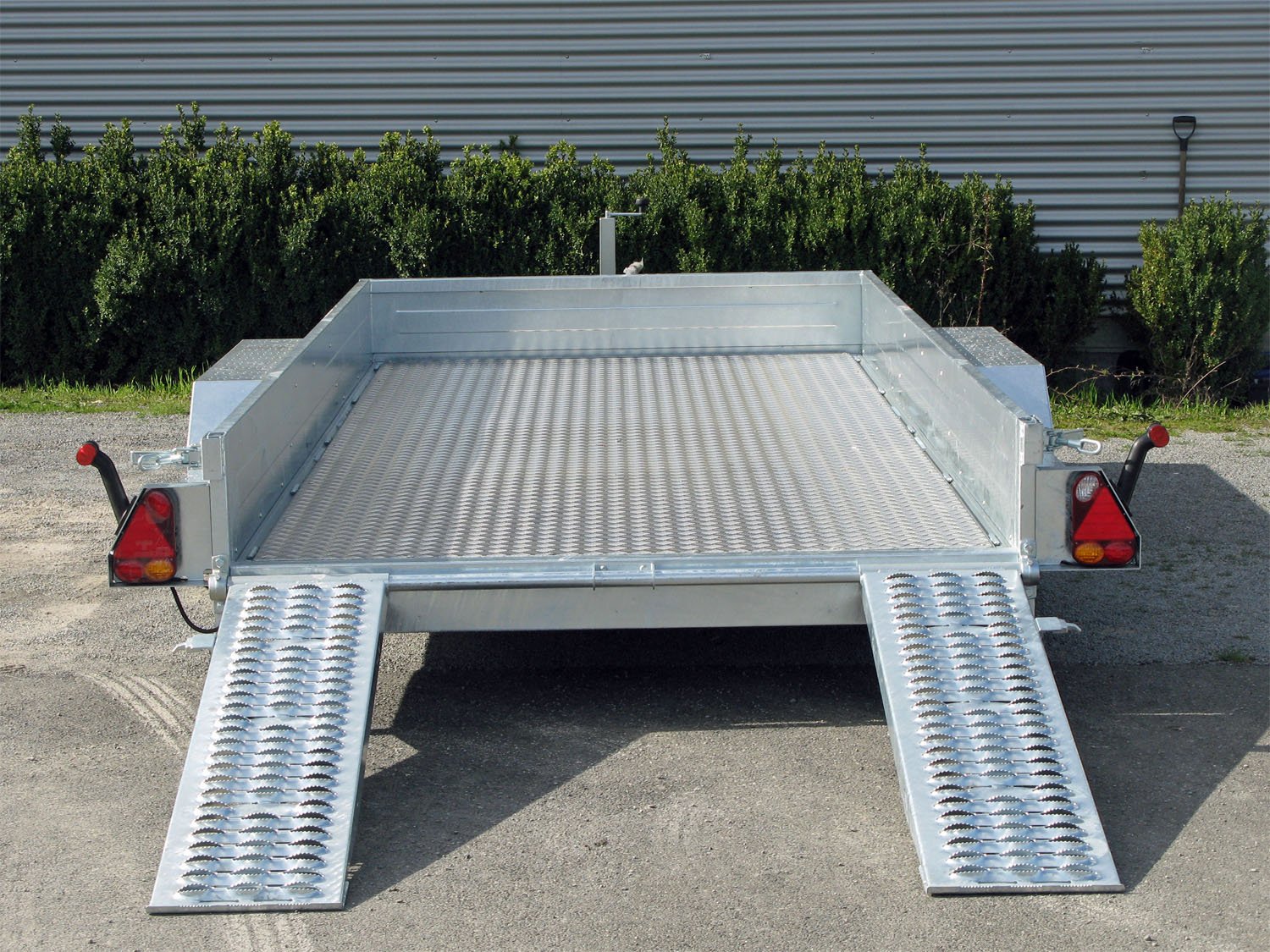 Saris Maschinentransporter MG 406 184 3500 2 – HV Deichsel incl. Rampen – Ladefläche 406 × 184 cm – 3500 kg – Tandemachser – Ansicht 5