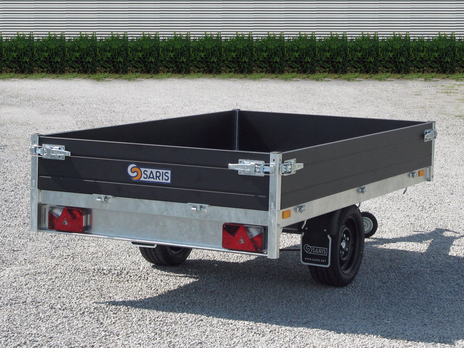 Saris Pritschenhochlader PL 256 150 1500 1 – Black Edition – Ladefläche 256 × 150 cm – 1500 kg – Einachser – Ansicht 3