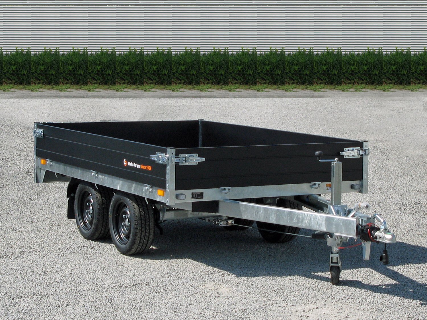 Saris Pritschenhochlader PL 306 170 2000 2 – Ladefläche 306 × 170 cm – 2000 kg – Tandemachser – Ansicht 4