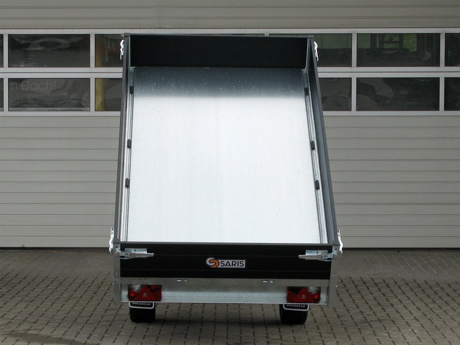 Saris Rückwärtskipper K1 276 150 1500 1 – Black Edition doppelwirkende Handpumpe – Ladefläche 276 × 150 cm – 1500 kg – Einachser – Ansicht 3