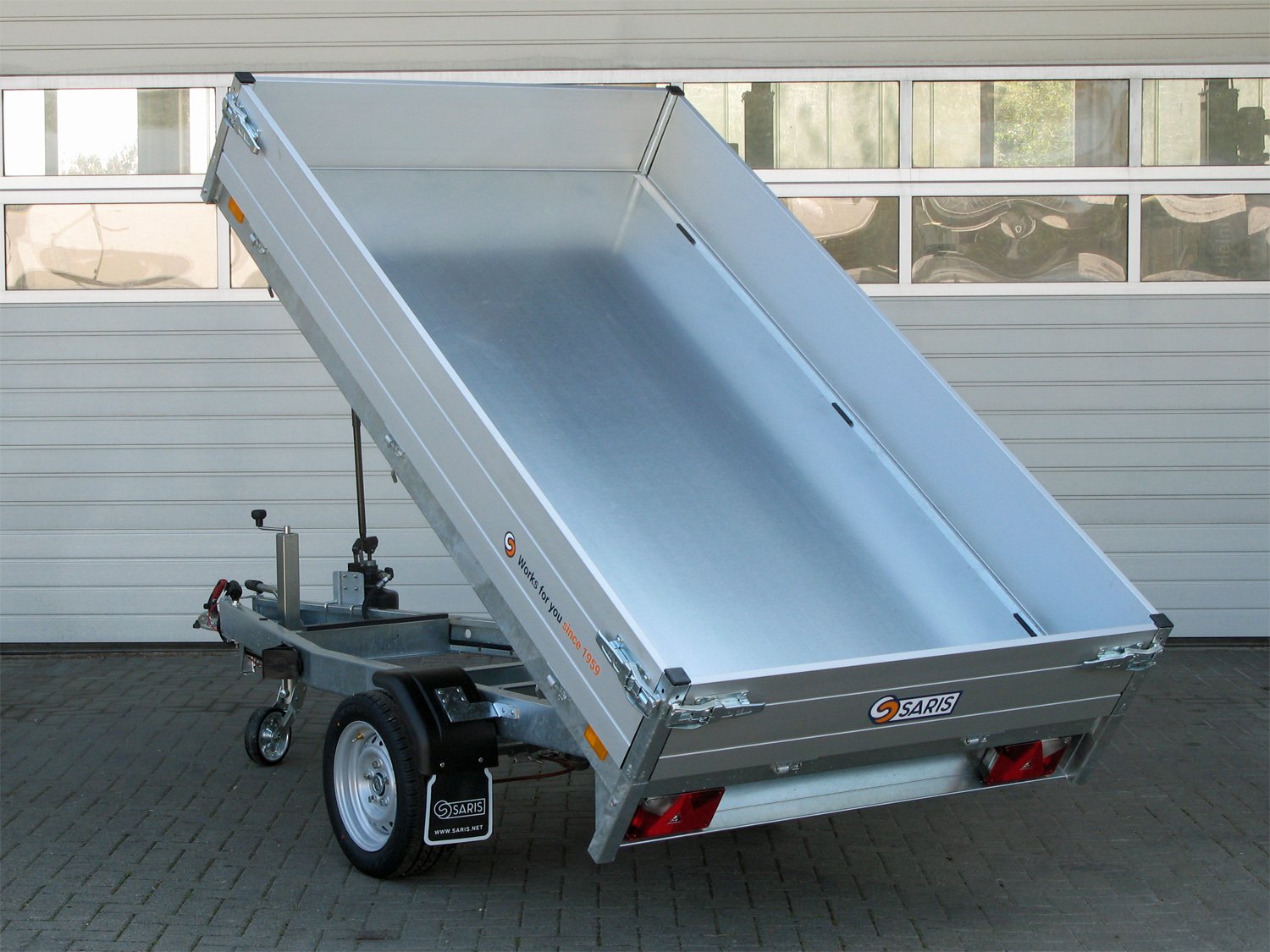 Saris Rückwärtskipper K1 276 150 1500 1 – doppelwirkende Handpumpe – Ladefläche 276 × 150 cm – 1500 kg – Einachser – Ansicht 1