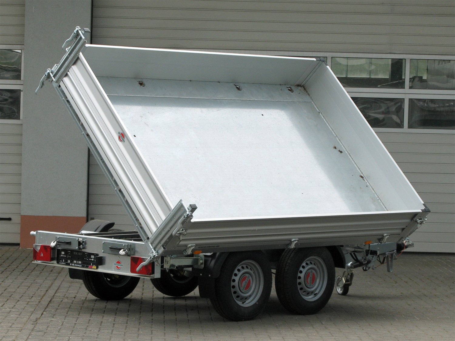 STEMA 3-Seiten-Kipper SHDK 35-36-18.2B TRIUS ALU – Alu Bordwände – Ladefläche 362 × 183 cm – 3500 kg – Tandemachser – Ansicht 3