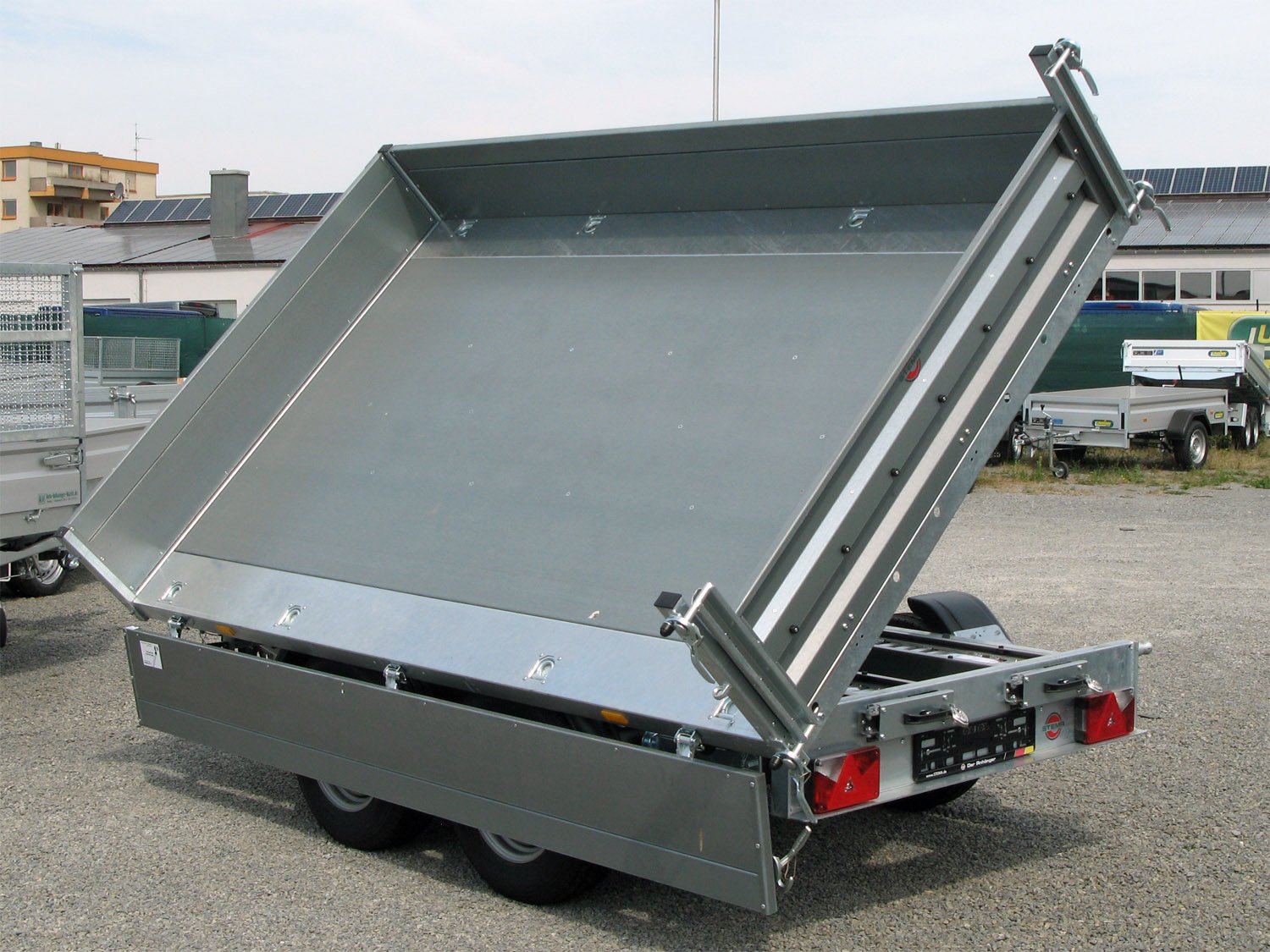 STEMA 3-Seiten-Kipper SHDK 35-36-18.2B TRIUS Stahl PROFI – 2mm StahlBW Auffahrpaket – Ladefläche 362 × 183 cm – 3500 kg – Tandemachser – Ansicht 1