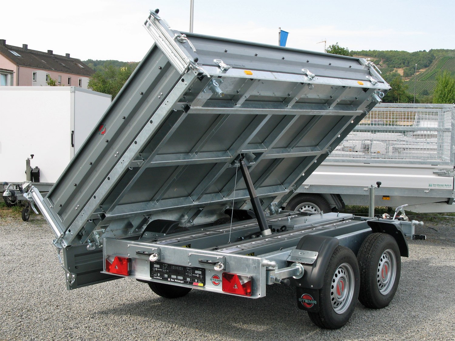 STEMA 3-Seiten-Kipper SHDK O2 35-40-20.2 – E-Pumpe, StahlBW – Ladefläche 401 × 203 cm – 3500 kg – Tandemachser – Ansicht 3