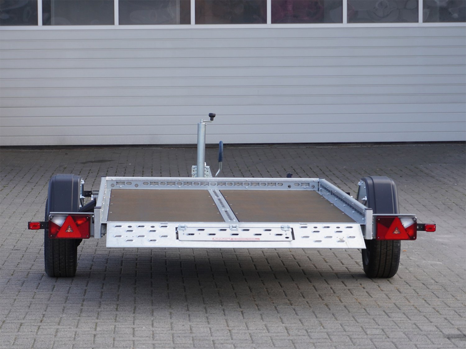 STEMA Absenkanhänger WOM 1300 STS XT O2 13-25-15.1 – Absenkanhänger – Ladefläche 251 × 153 cm – 1300 kg – Einachser – Ansicht 3
