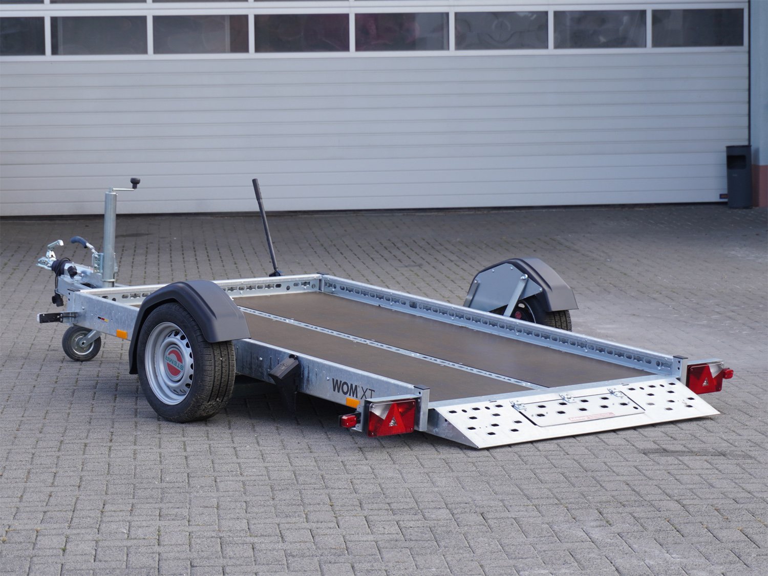 STEMA Absenkanhänger WOM 1300 STS XT O2 13-25-15.1 – Absenkanhänger – Ladefläche 251 × 153 cm – 1300 kg – Einachser – Ansicht 5