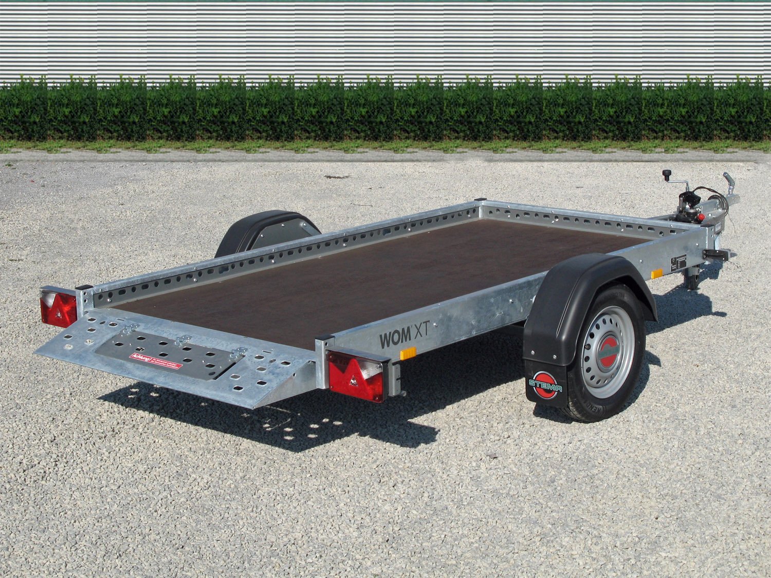STEMA Absenkanhänger WOM XT 750 STS O1 7.5-25-13.1 – Absenkanhänger ungebremst – Ladefläche 251 × 128 cm – 750 kg – Einachser – Ansicht 1