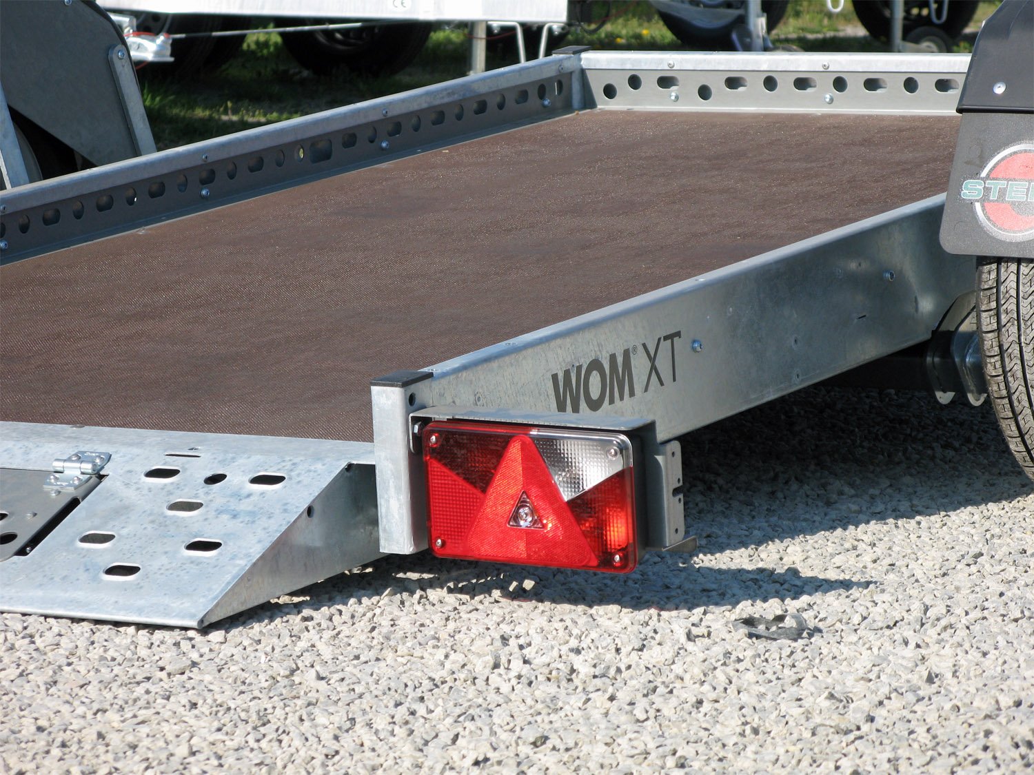 STEMA Absenkanhänger WOM XT 750 STS O1 7.5-25-13.1 – Absenkanhänger ungebremst – Ladefläche 251 × 128 cm – 750 kg – Einachser – Ansicht 5