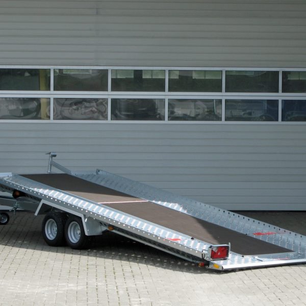 STEMA Autotransporter ATH 30-49-21.2 ATOUR Grande – Mittelboden Seilwindenbock 100km/h – Ladefläche 490 × 203 cm – 3000 kg – Tandemachser – Ansicht 1