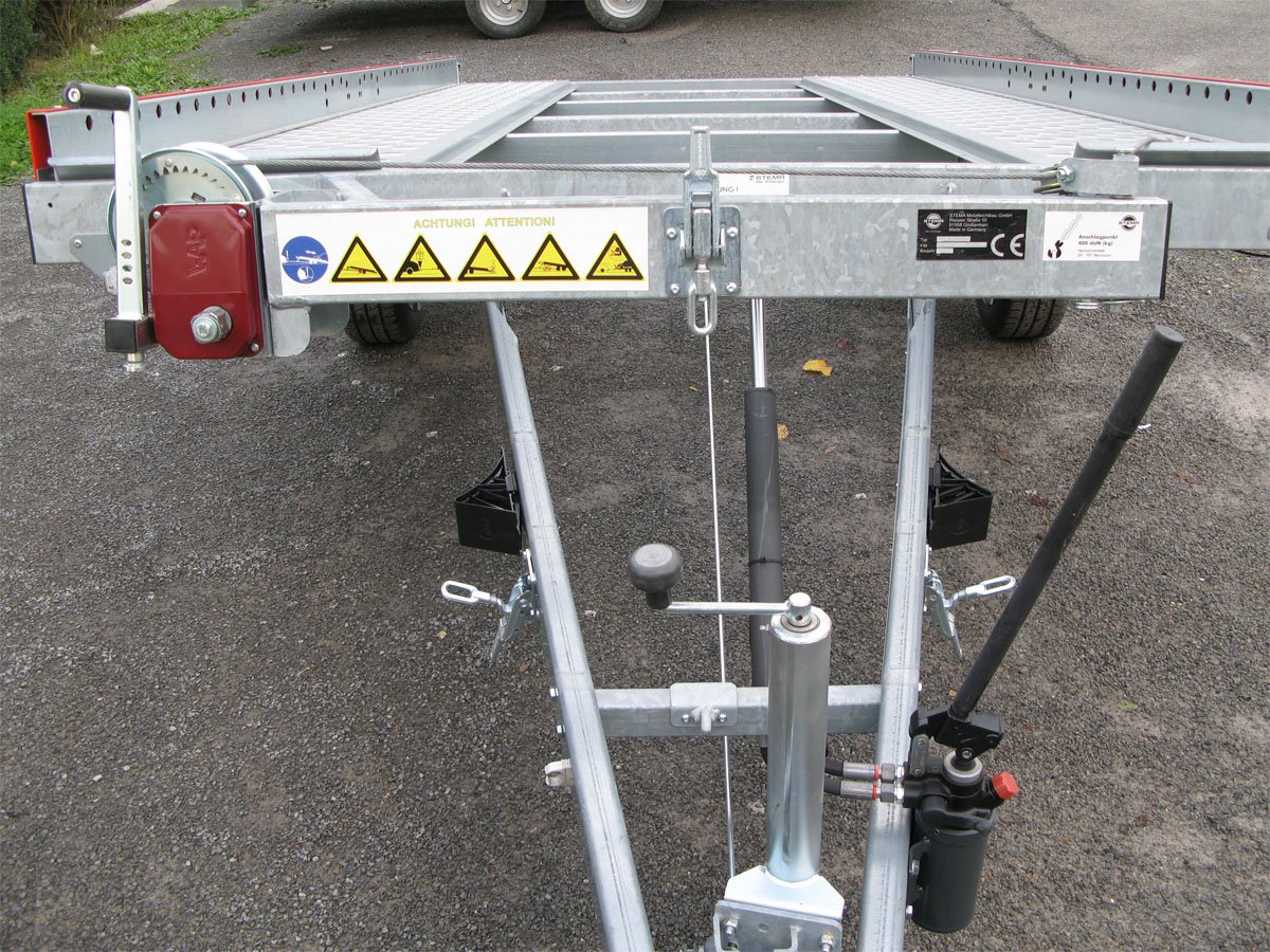 STEMA Autotransporter FHAK 25-40-21.2 – Ladefläche 400 × 201 cm – 2500 kg – Tandemachser – Ausführungsvariante 2 – Ansicht 4