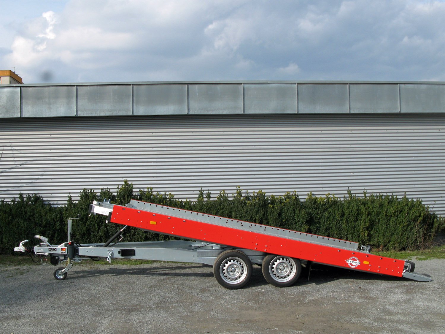 STEMA Autotransporter FHAK 35-40-21.2 – zusätzliche Rampen u. Seilwinde komplett – Ladefläche 400 × 201 cm – 3500 kg – Tandemachser – Ansicht 1