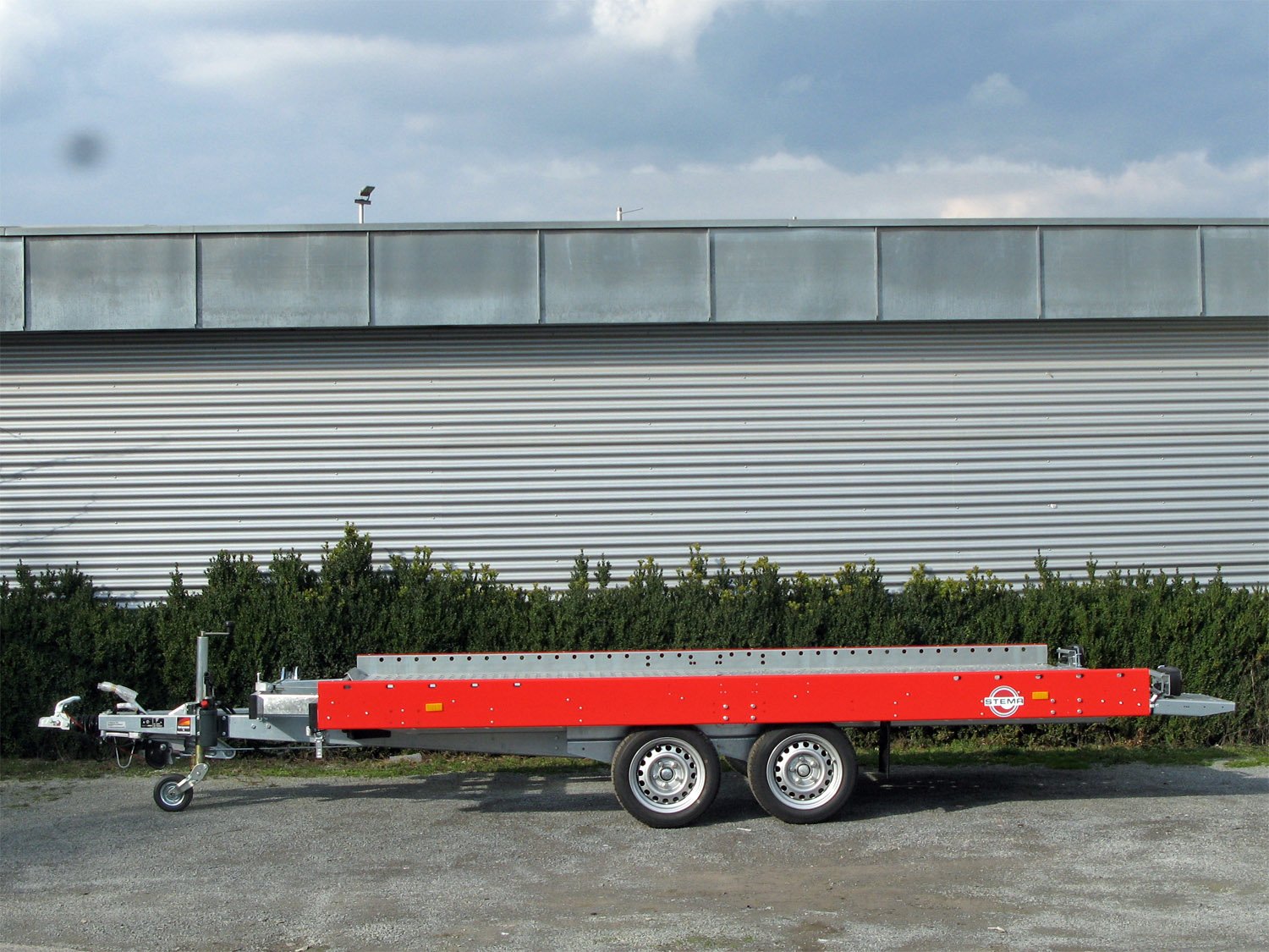 STEMA Autotransporter FHAK 35-40-21.2 – zusätzliche Rampen u. Seilwinde komplett – Ladefläche 400 × 201 cm – 3500 kg – Tandemachser – Ansicht 2