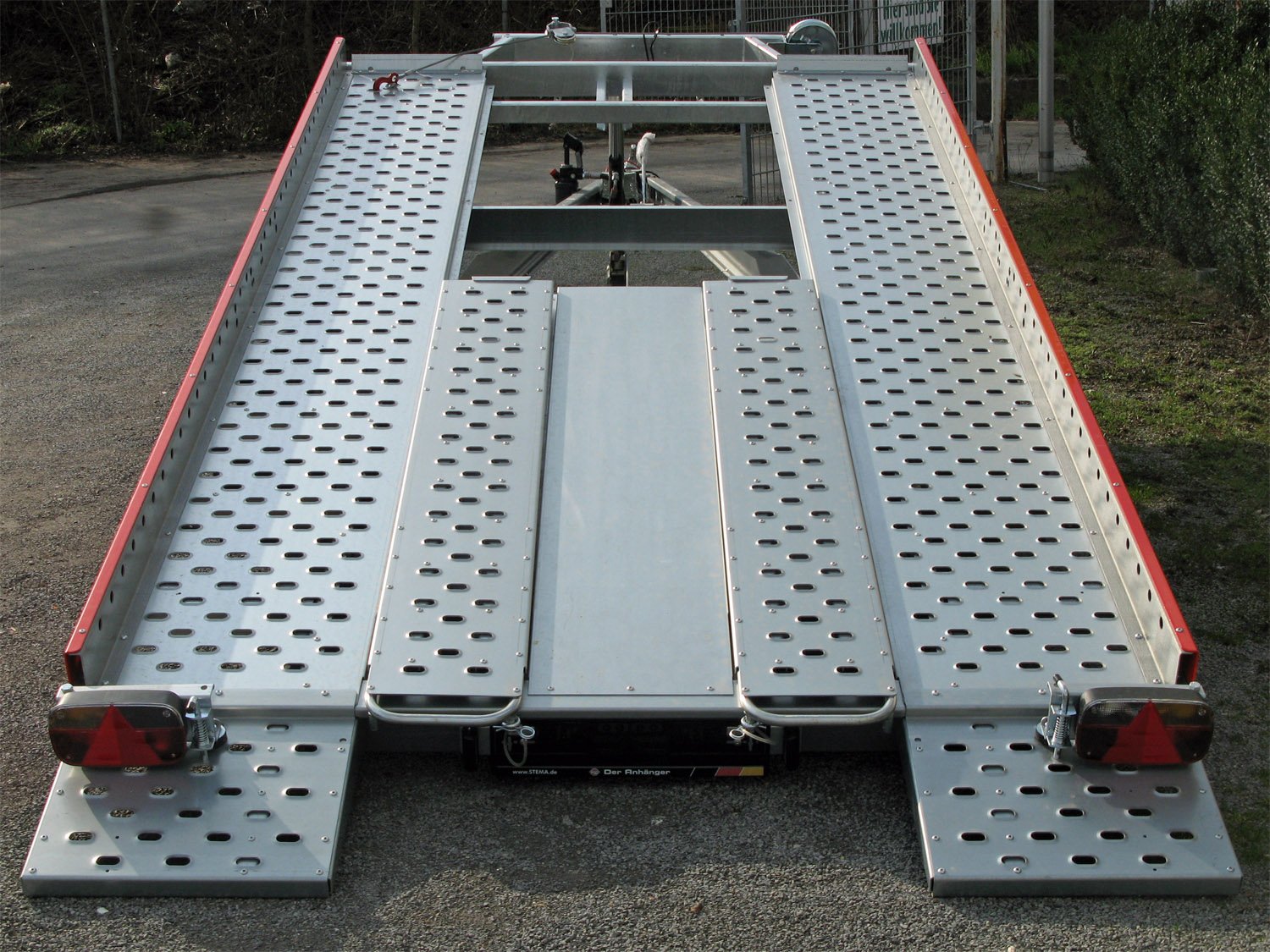 STEMA Autotransporter FHAK 35-40-21.2 – zusätzliche Rampen u. Seilwinde komplett – Ladefläche 400 × 201 cm – 3500 kg – Tandemachser – Ansicht 3