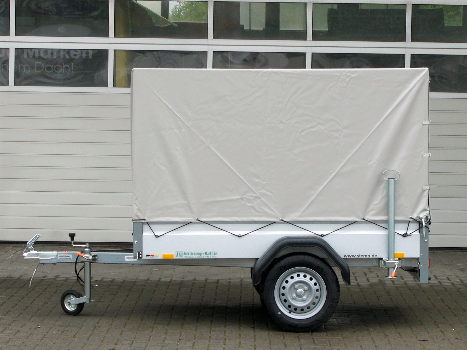 STEMA Kastenanhänger FT 7.5-20-10.1B – inkl. Planenaufbau 100 cm lose beigelegt – Ladefläche 201 × 108 cm – 750 kg – Einachser – Ansicht 2
