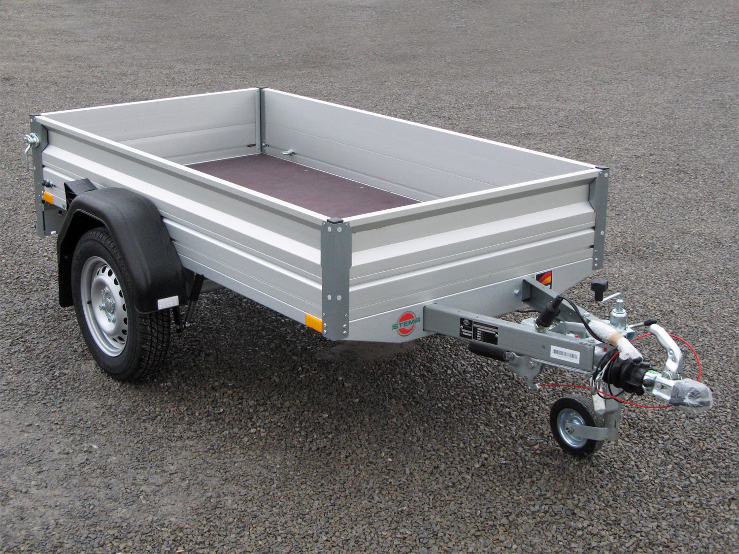 STEMA Kastenanhänger FT 8.5-20-10.1A – Alu Beplankung 100 Km/h – Ladefläche 201 × 108 cm – 850 kg – Einachser – Ansicht 1