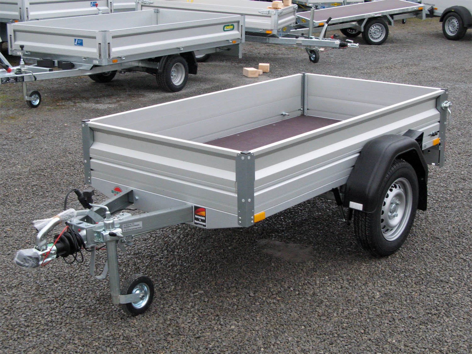 STEMA Kastenanhänger FT 8.5-20-10.1A – Alu Beplankung 100 Km/h – Ladefläche 201 × 108 cm – 850 kg – Einachser – Ansicht 2