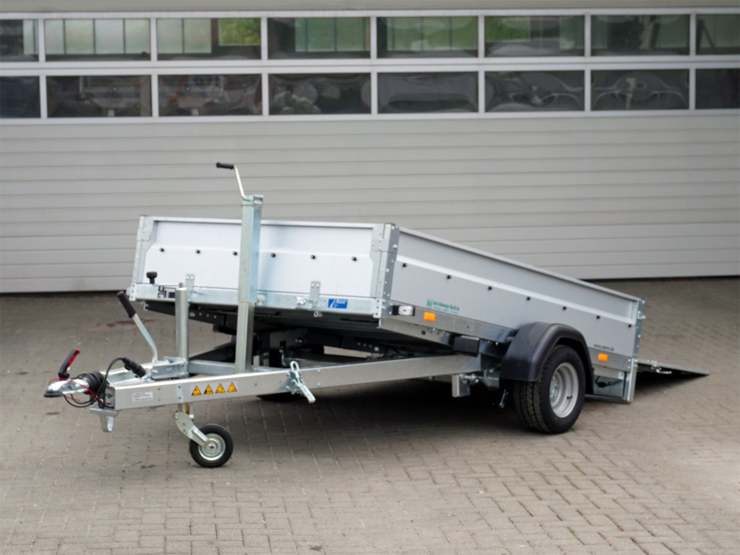 STEMA Kastenanhänger MU.T O2 15-25-15.1 – Kippmechanik über Teleskopstütze – Ladefläche 251 × 153 cm – 1500 kg – Einachser – Ansicht 3