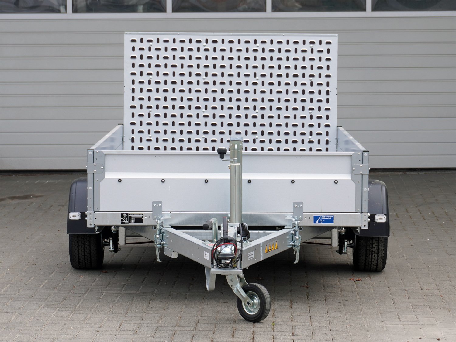 STEMA Kastenanhänger MUT O2 13-25-13.1 – Kippmechanik über Teleskopstütze – Ladefläche 251 × 128 cm – 1300 kg – Einachser – Ansicht 2