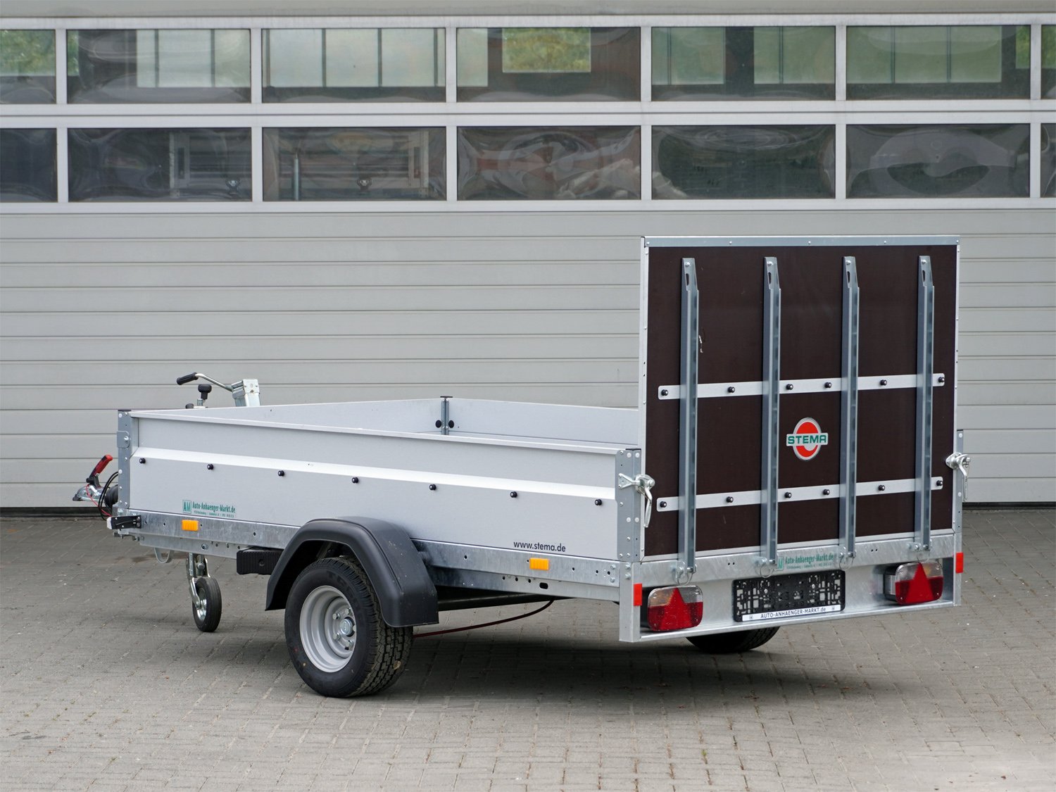 STEMA Kastenanhänger MUT O2 13-25-15.1 – Kippmechanik über Teleskopstütze – Ladefläche 251 × 153 cm – 1300 kg – Einachser – Ansicht 5