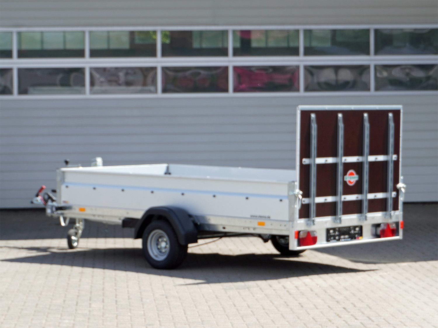 STEMA Kastenanhänger MUT O2 13-30-15.1 – Kippmechanik über Teleskopstütze – Ladefläche 301 × 153 cm – 1300 kg – Einachser – Ansicht 3
