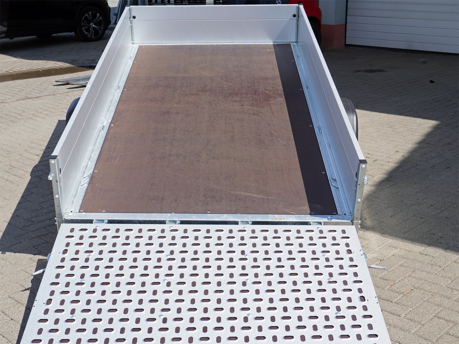 STEMA Kastenanhänger MUT O2 13-30-15.1 – Kippmechanik über Teleskopstütze – Ladefläche 301 × 153 cm – 1300 kg – Einachser – Ansicht 5