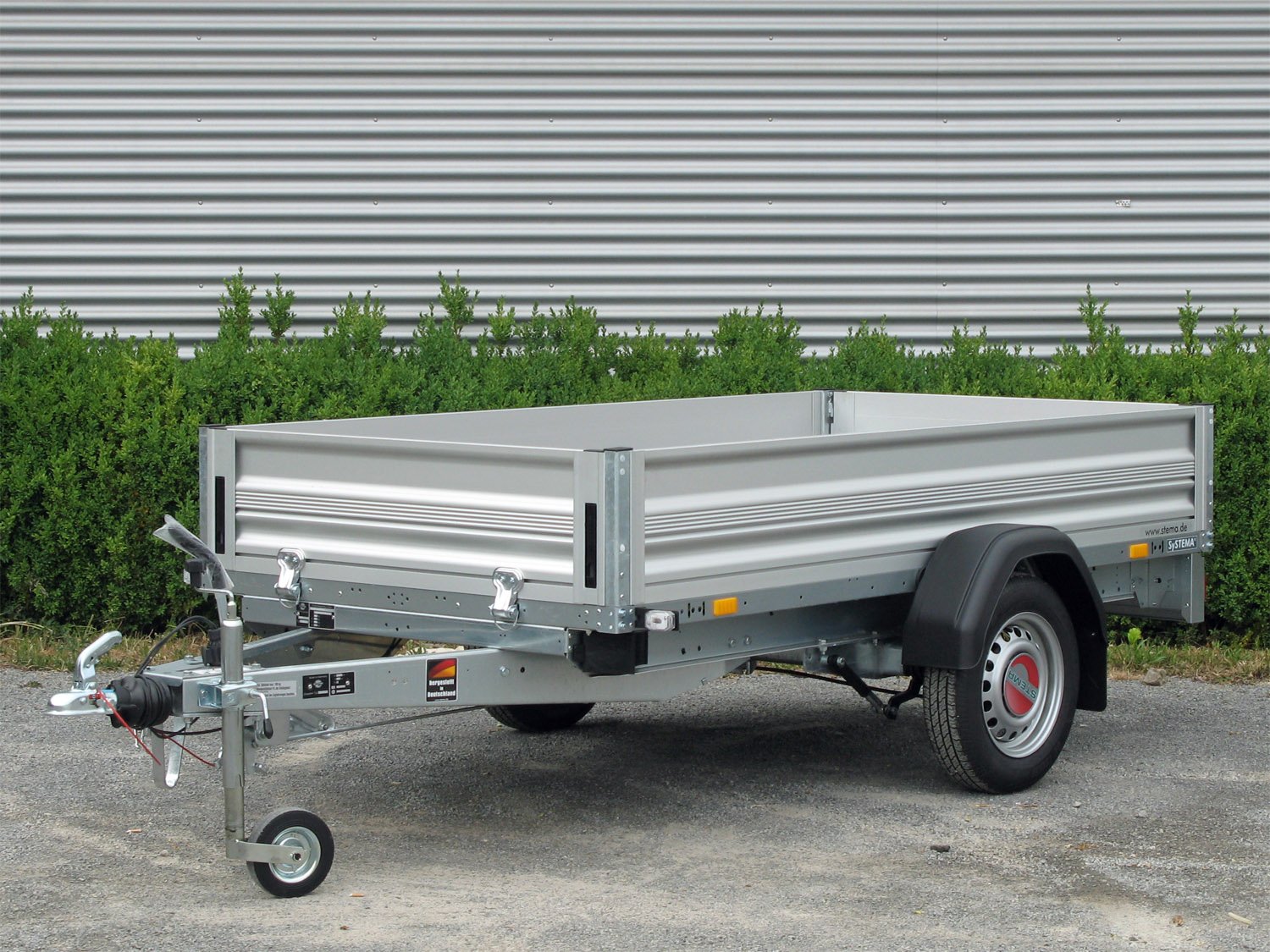 STEMA Kastenanhänger ST O2 10-21-13.1 – Alu-Bordwand – Ladefläche 210 × 128 cm – 1000 kg – Einachser – Ansicht 1