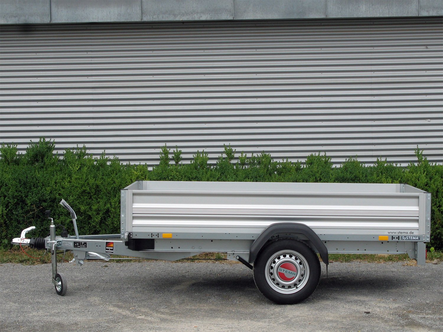 STEMA Kastenanhänger ST O2 10-21-13.1 – Alu-Bordwand – Ladefläche 210 × 128 cm – 1000 kg – Einachser – Ansicht 2