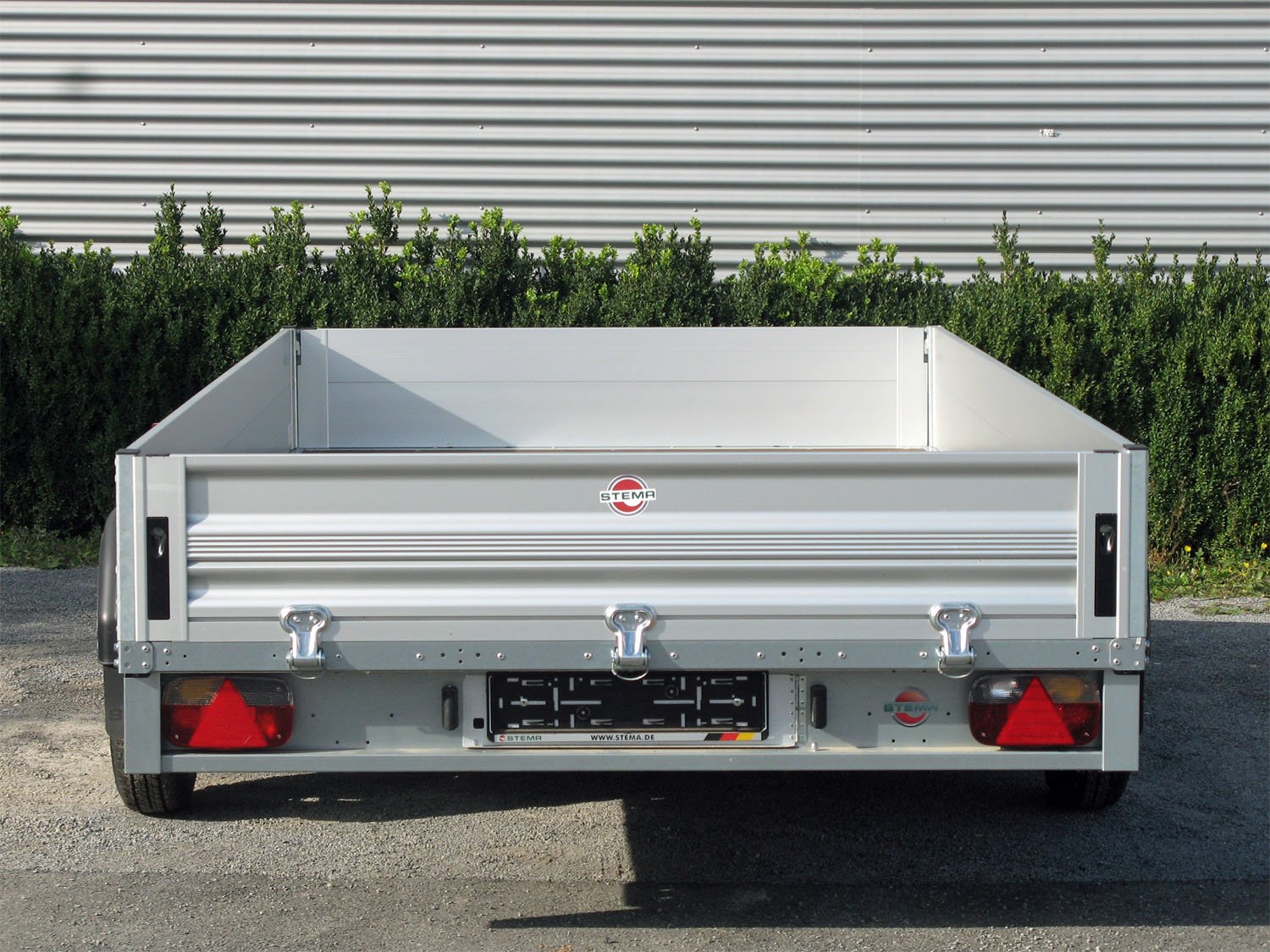 STEMA Kastenanhänger ST O2 20-40-20.2 – Alu-Bordwand – Ladefläche 401 × 203 cm – 2000 kg – Tandemachser – Ansicht 3
