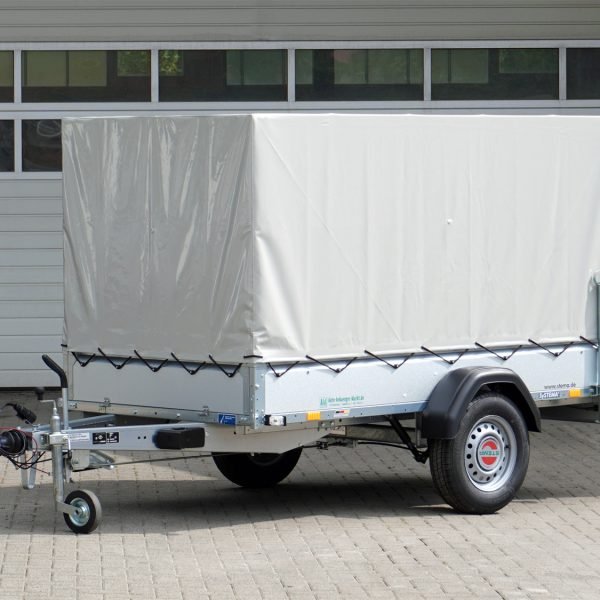 STEMA Kastenanhänger STL 1300 O2 13-25-13.1 COC – inkl. Plane und Spriegel beigelegt – Ladefläche 251 × 128 cm – 1300 kg – Einachser – Ansicht 1