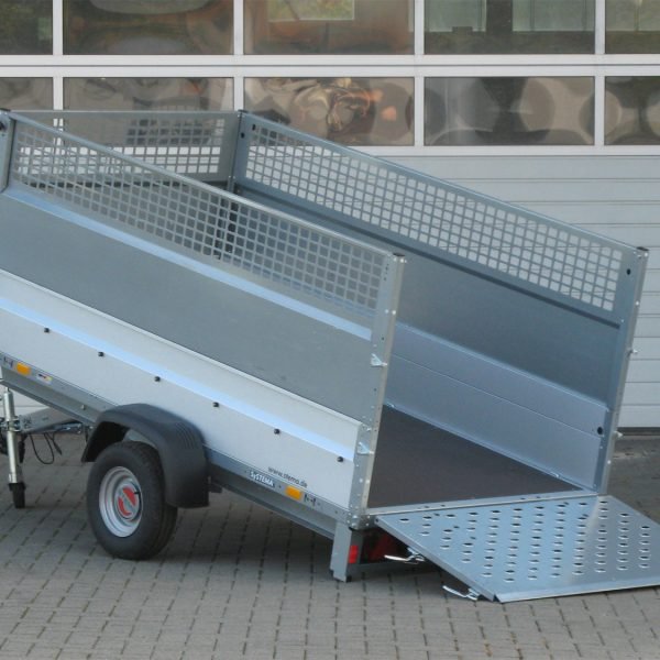 STEMA Kastenanhänger STP O1 7.5-25-13.1 REX 25 – Kippbar mit Auffahrrampe u. Gitteraufsatz – Ladefläche 251 × 128 cm – 750 kg – Einachser – Ansicht 1
