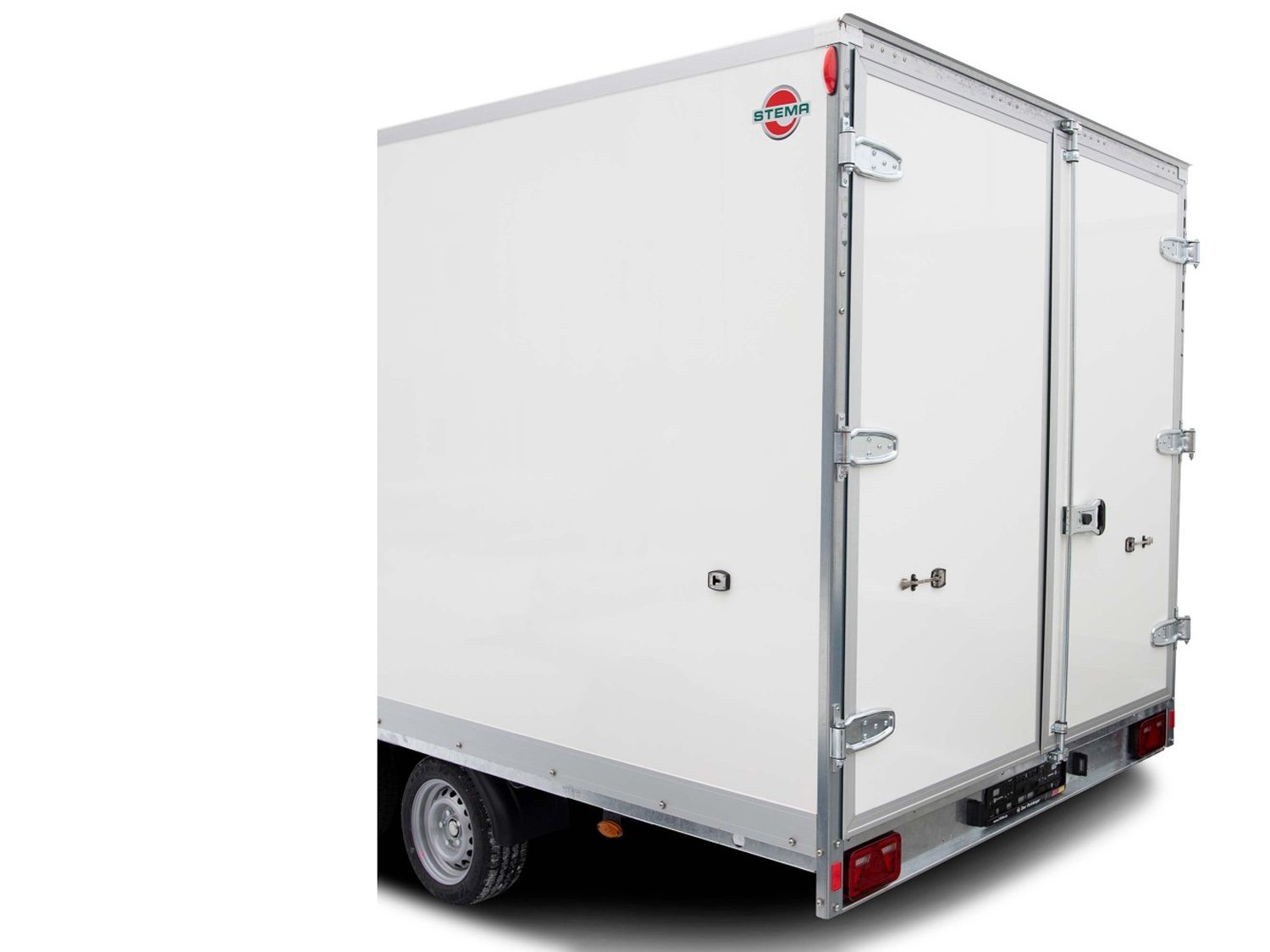 STEMA Kofferanhänger P-BOX SHPK O2 35-45-24.2.P20.2 – Flügeltüren – Ladefläche 452 × 245 cm – 3500 kg – Tandemachser – Ansicht 3