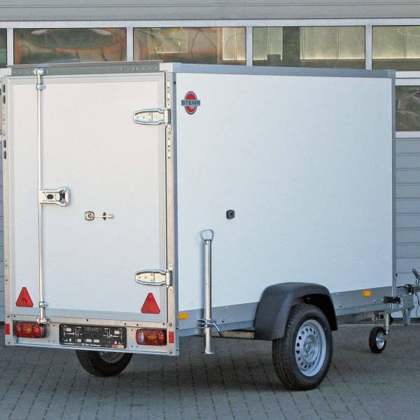 STEMA Kofferanhänger P-BOX STPK O1 7.5-25-13.1.P15.1 – Hecktür – Ladefläche 255 × 132 cm – 750 kg – Einachser – Ansicht 1