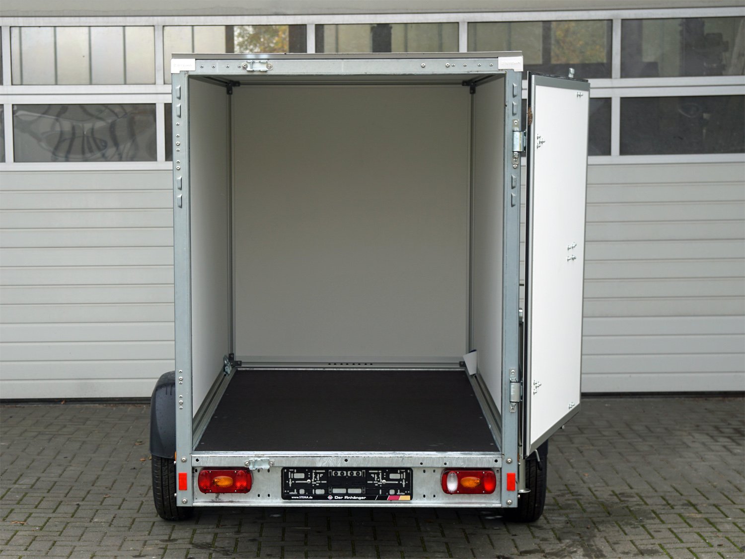 STEMA Kofferanhänger P-BOX STPK O2 13-25-13.1.P15.1 – Hecktür – Ladefläche 255 × 132 cm – 1300 kg – Einachser – Ansicht 5