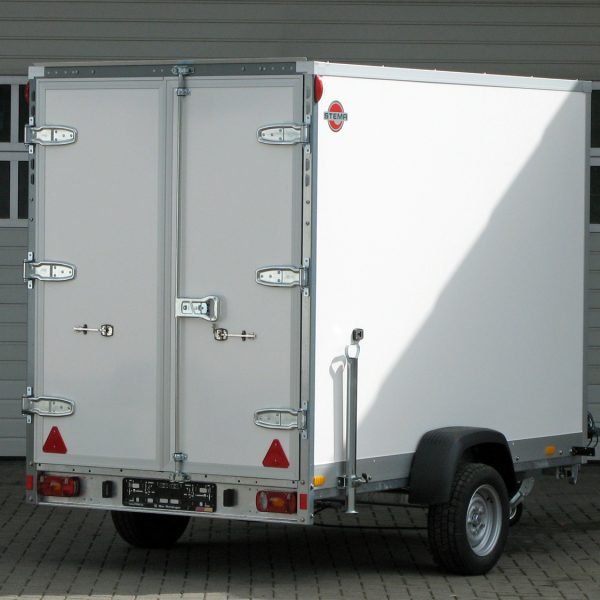 STEMA Kofferanhänger P-BOX STPK O2 13-25-18.1.P15.2 – Flügeltüren – Ladefläche 255 × 186,5 cm – 1300 kg – Einachser – Ansicht 1