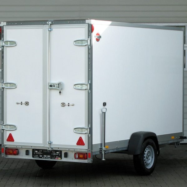 STEMA Kofferanhänger P-BOX STPK O2 13-25-18.1.P18.2 – Flügeltüren – Ladefläche 255 × 186,5 cm – 1300 kg – Einachser – Ansicht 1