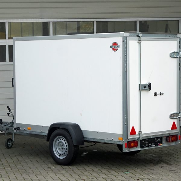 STEMA Kofferanhänger P-BOX STPK O2 15-25-13.1.P15.1 – Hecktür – Ladefläche 255 × 132 cm – 1500 kg – Einachser – Ansicht 1