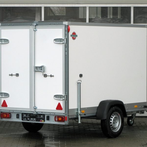 STEMA Kofferanhänger P-BOX STPK O2 15-25-15.1.P15.2 – Flügeltüren – Ladefläche 255 × 156,5 cm – 1500 kg – Einachser – Ansicht 1