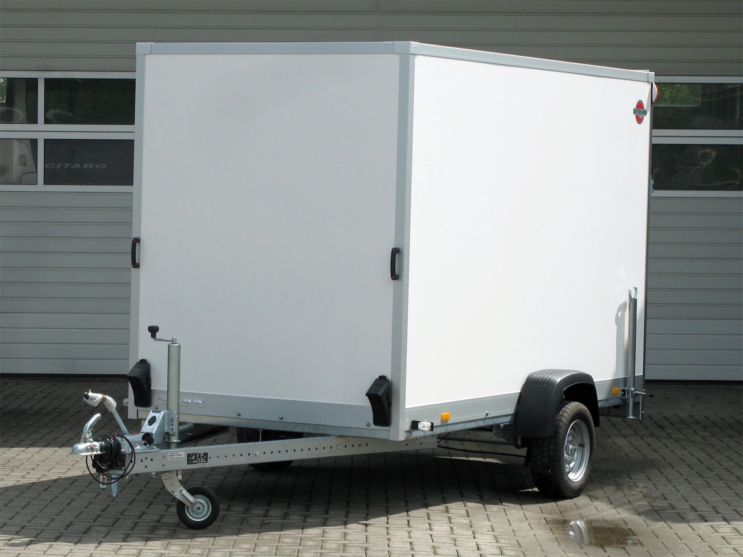 STEMA Kofferanhänger P-BOX STPK O2 15-30-18.1.P15.2 – Rampe – Ladefläche 305 × 186,5 cm – 1500 kg – Einachser – Ansicht 4