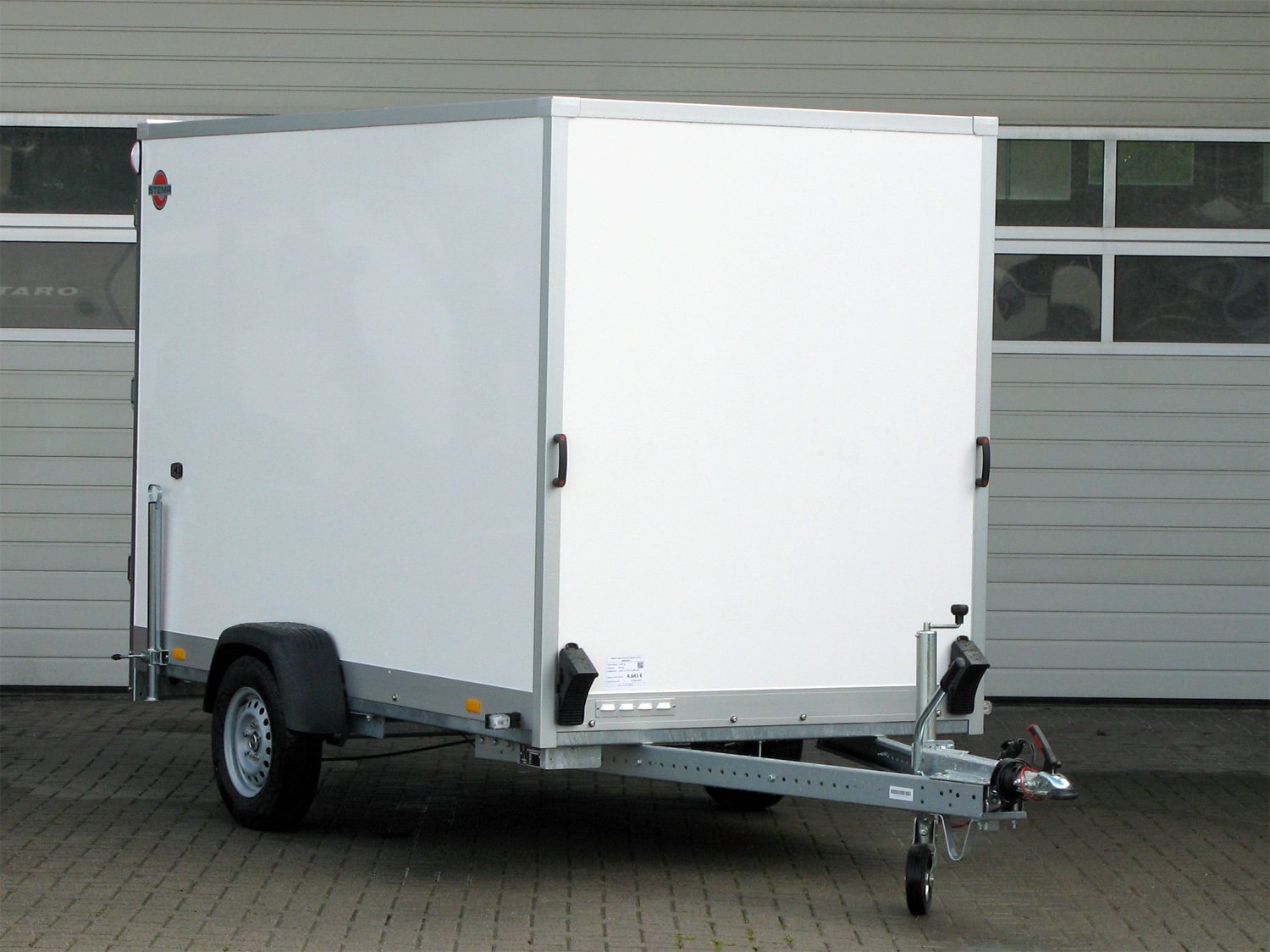 STEMA Kofferanhänger P-BOX STPK O2 18-30-18.1.P18.2 – Flügeltüren – Ladefläche 305 × 186,5 cm – 1800 kg – Einachser – Ansicht 3