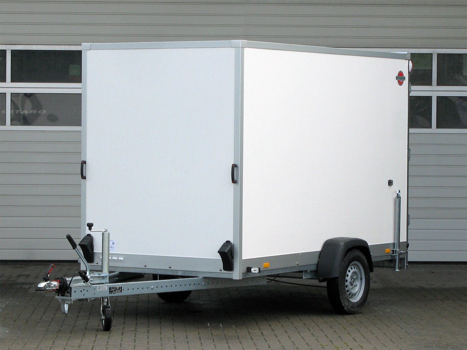 STEMA Kofferanhänger P-BOX STPK O2 18-30-18.1.P18.2 – Flügeltüren – Ladefläche 305 × 186,5 cm – 1800 kg – Einachser – Ansicht 4