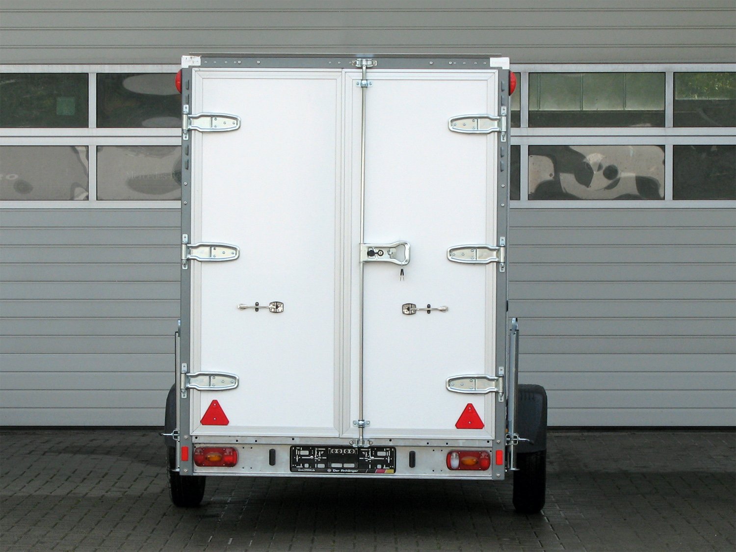 STEMA Kofferanhänger P-BOX STPK O2 18-30-18.1.P18.2 – Flügeltüren – Ladefläche 305 × 186,5 cm – 1800 kg – Einachser – Ansicht 5