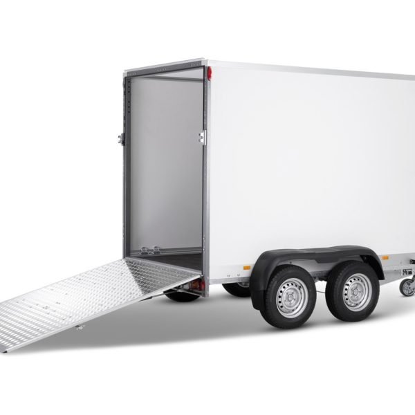 STEMA Kofferanhänger P-BOX STPK O2 20-25-15.2.P15.1 – Rampe – Ladefläche 255 × 157 cm – 2000 kg – Tandemachser – Ansicht 1