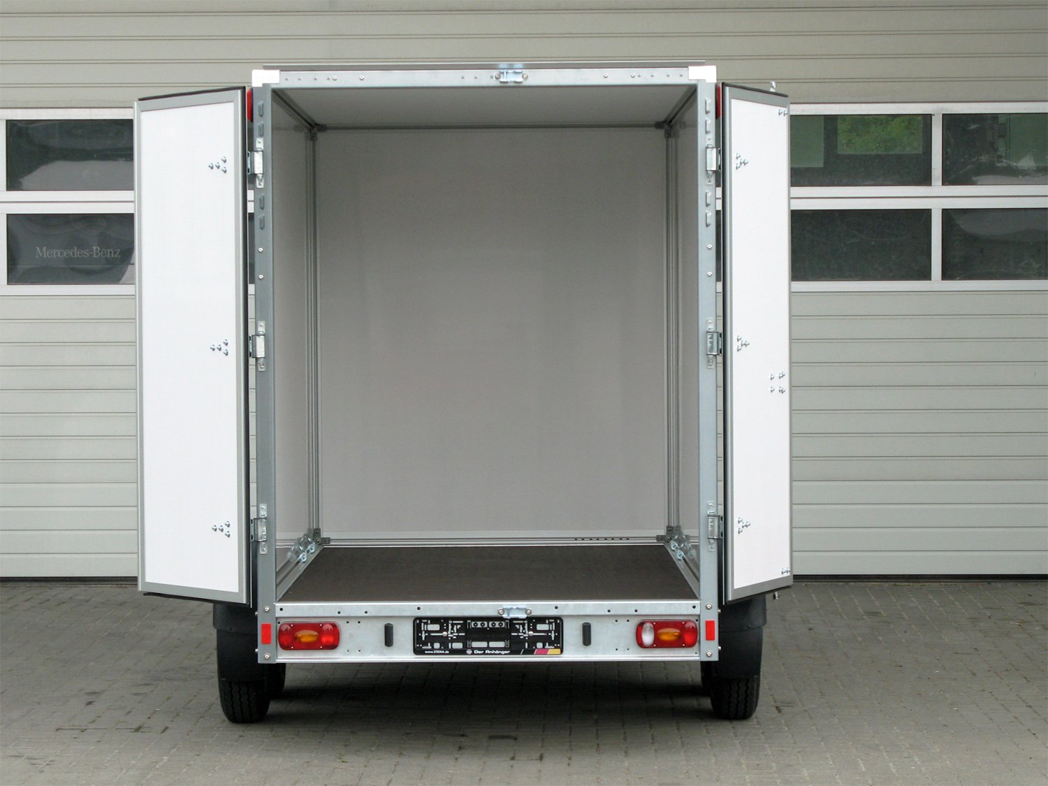 STEMA Kofferanhänger P-BOX STPK O2 20-30-15.2.P18.2 – Flügeltüren – Ladefläche 305 × 157 cm – 2000 kg – Tandemachser – Ansicht 5