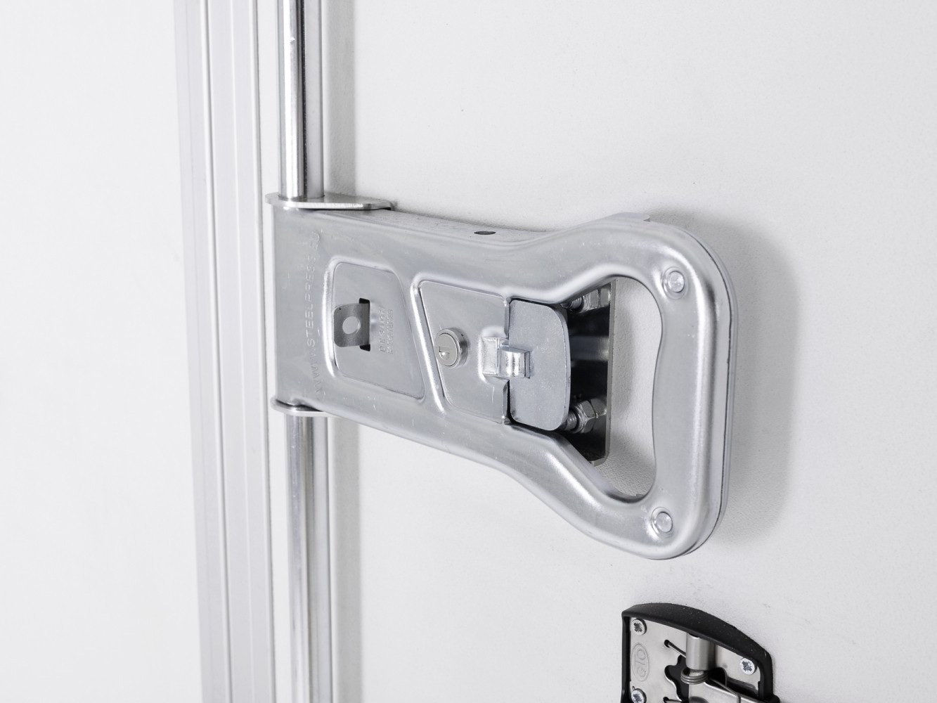 STEMA Kofferanhänger P-BOX STPK O2 27-25-15.2.P15.1 – Rampe – Ladefläche 255 × 157 cm – 2700 kg – Tandemachser – Ansicht 5