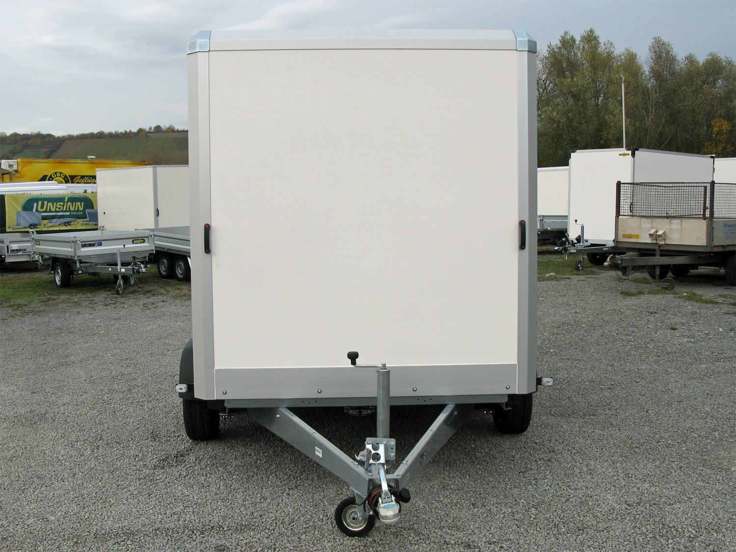 STEMA Kofferanhänger S-BOX STPK O2 27-30-20.2.S18.2 – Ladefläche 300 × 199 cm – 2700 kg – Tandemachser – Ansicht 2