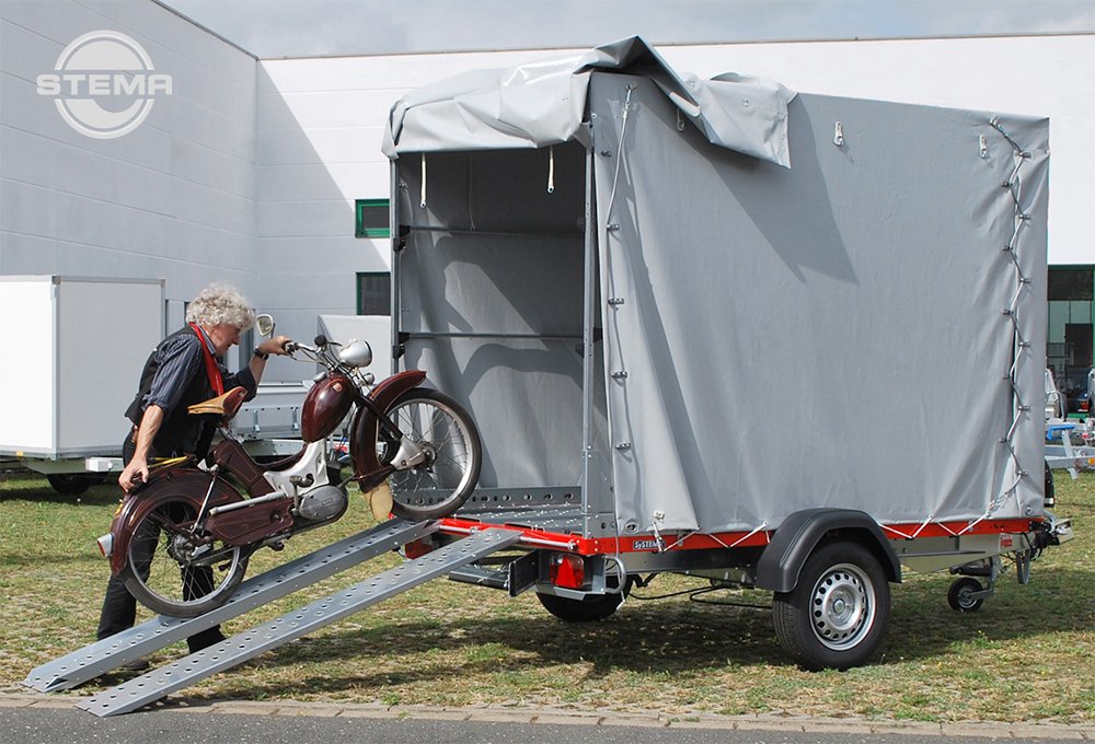 STEMA Motorradtransporter STM O2 10-21-15.1 – rot gepulvert – Ladefläche 210 × 153 cm – 1000 kg – Einachser – Ansicht 2