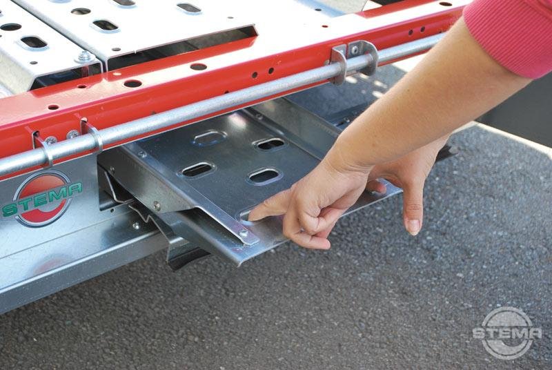 STEMA Motorradtransporter STM O2 10-25-13.1 – rot gepulvert – Ladefläche 251 × 128 cm – 1000 kg – Einachser – Ansicht 4