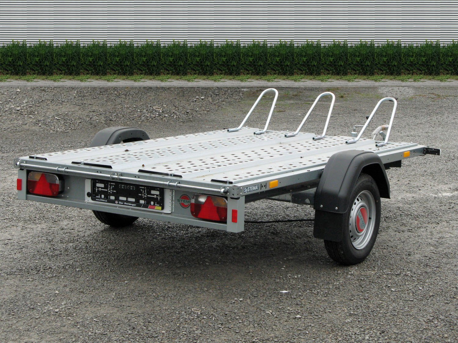 STEMA Motorradtransporter STM O2 8.5-25-13.1 – Ladefläche 251 × 128 cm – 850 kg – Einachser – Ansicht 3